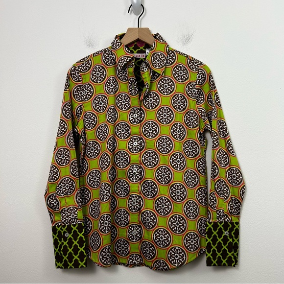Tops - Tizzie Button Up All Over Medallion Print Shirt Womens Size S